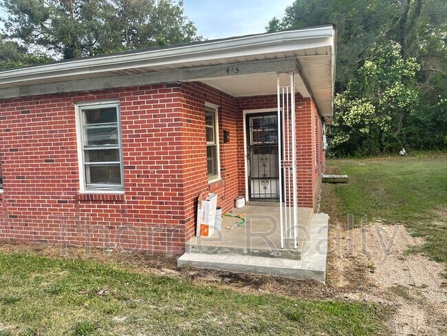 Building Photo - 415 Dexter St
