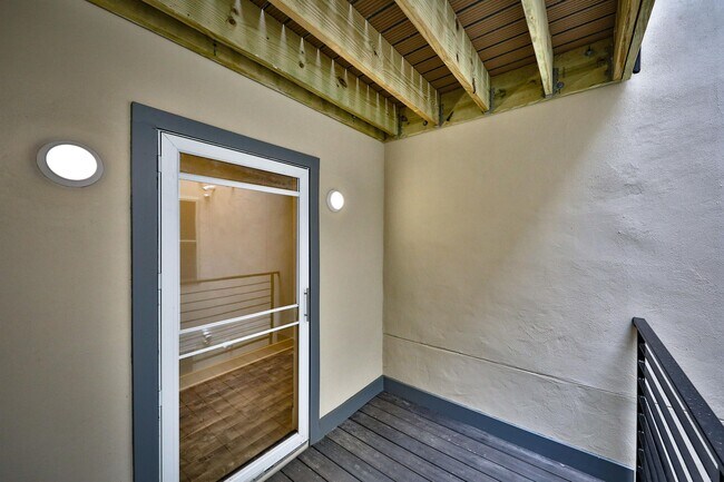 Building Photo - 1320 N Franklin St