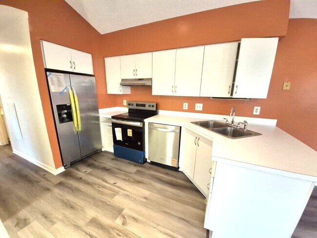 Foto del edificio - 12762 Saint James Pl