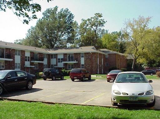 Parking Area - 4719-4729 Erskine St