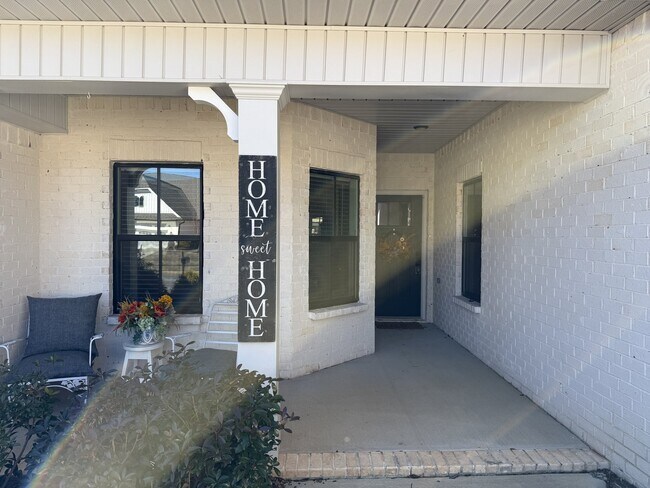 Foto del edificio - 445 Legend Oak Way SW