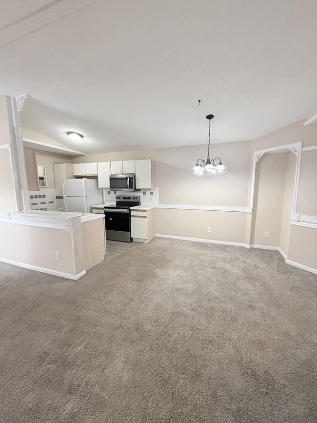 Building Photo - 8558 Hopkins Cir