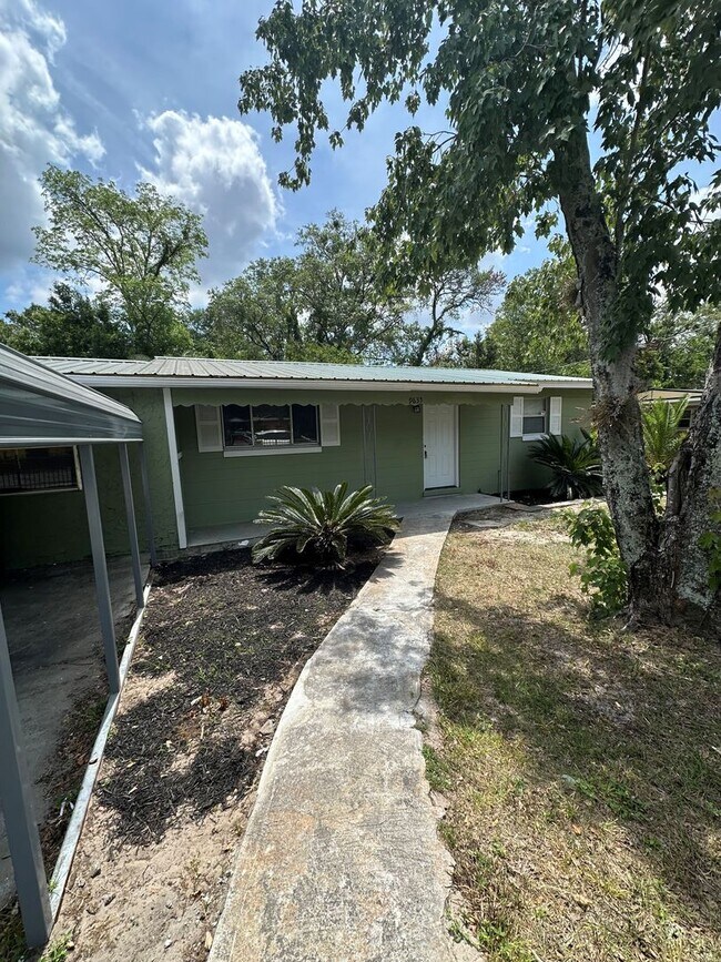 Foto del edificio - Available Now -Northside Beauty Located In...