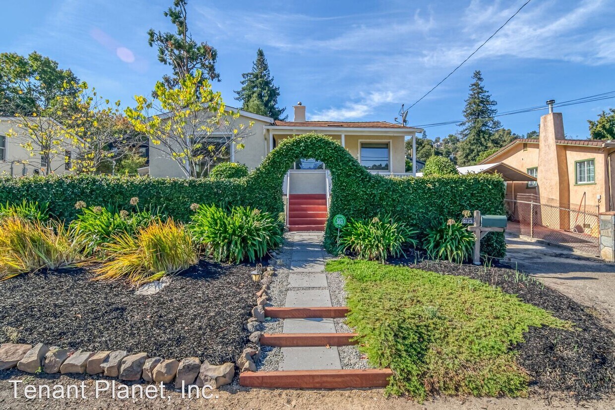 Primary Photo - 2 br, 2 bath House - 8125 Earl St