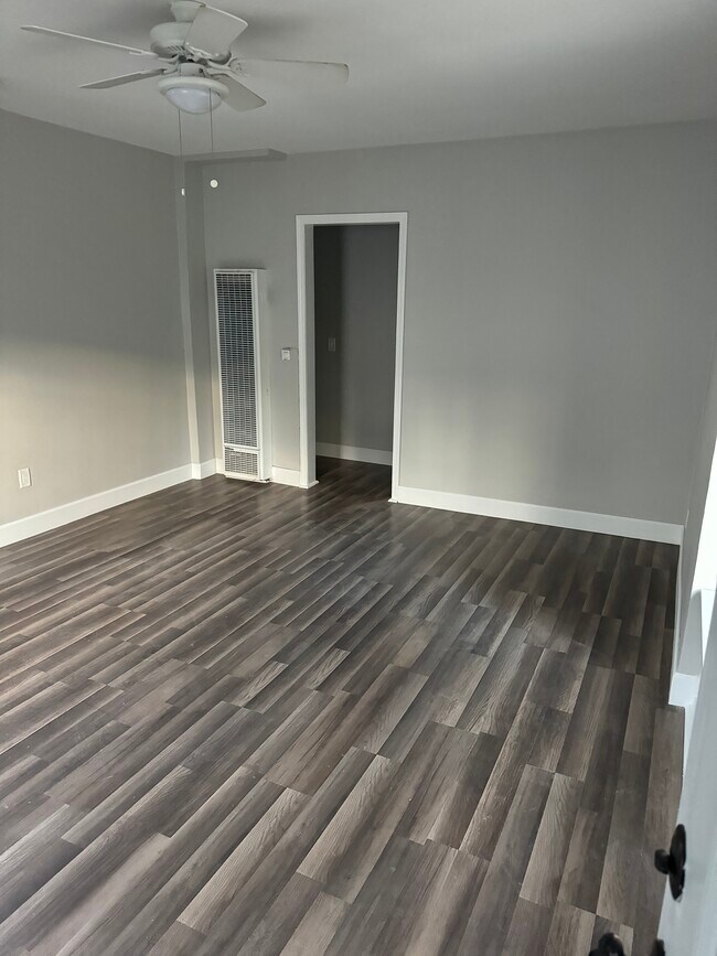 Foto del edificio - 335 W Almond St