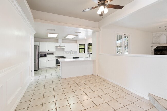 Building Photo - 200 Mountain View Dr