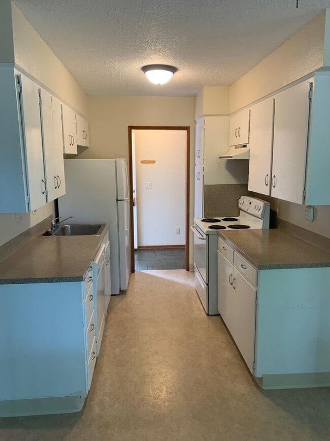 Building Photo - $2,450 - Three Bedrooms, Two Baths Home on...