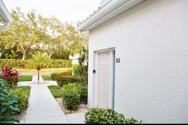 Front entrance - 6910 Satinleaf Rd N