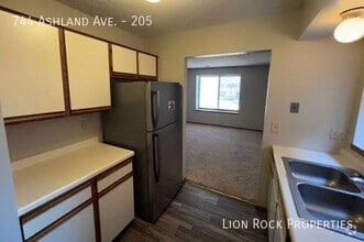 Building Photo - 744 Ashland Ave