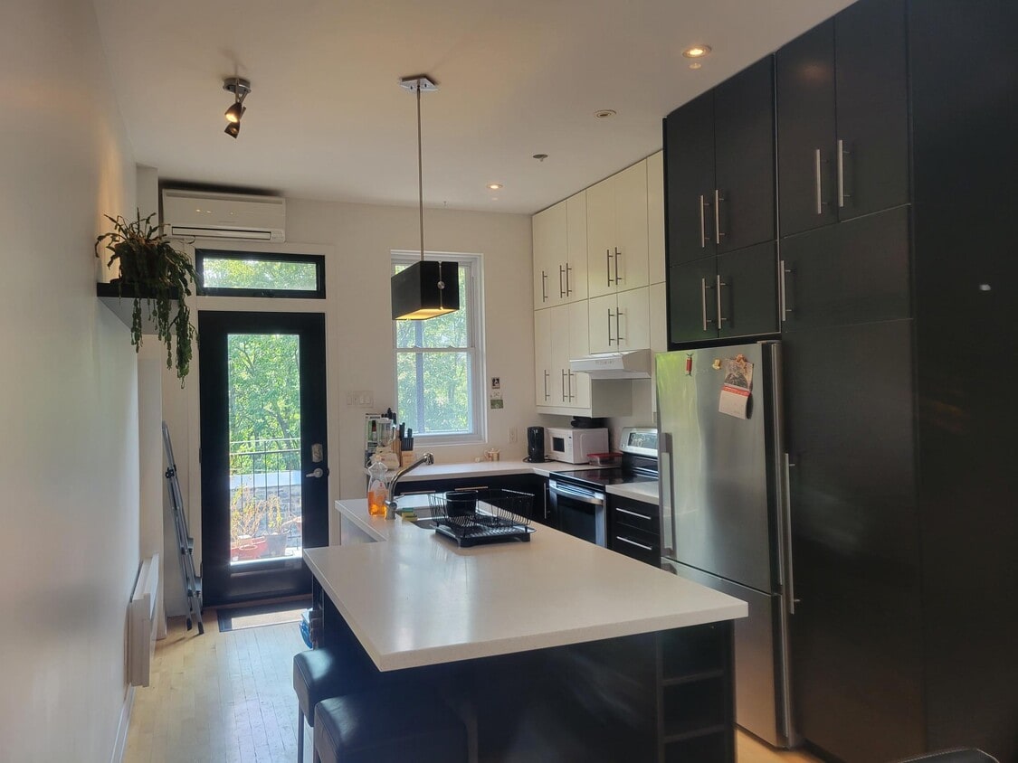 Primary Photo - 5560 R. Saint-Denis