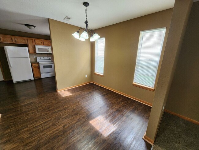 Building Photo - 3 Bedroom, 2.5 Bath Home in Grain Valley, MO!