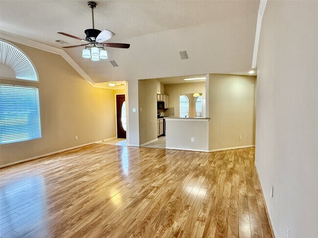 Foto del edificio - 18530 Alemarble Oak St