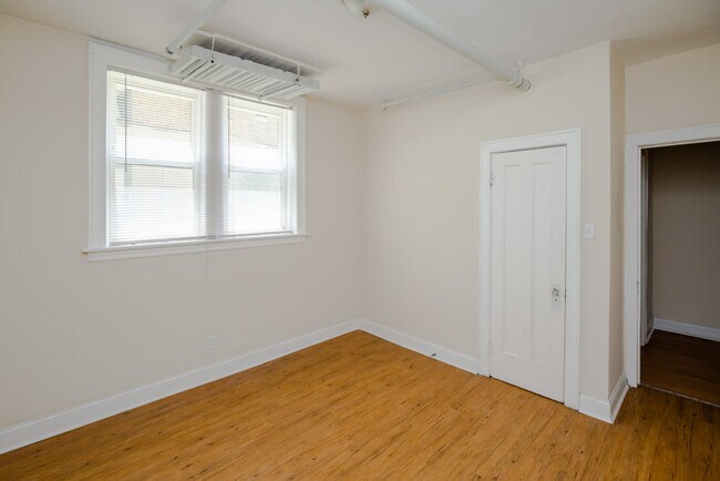 Foto del edificio - 4823 N Springfield Ave