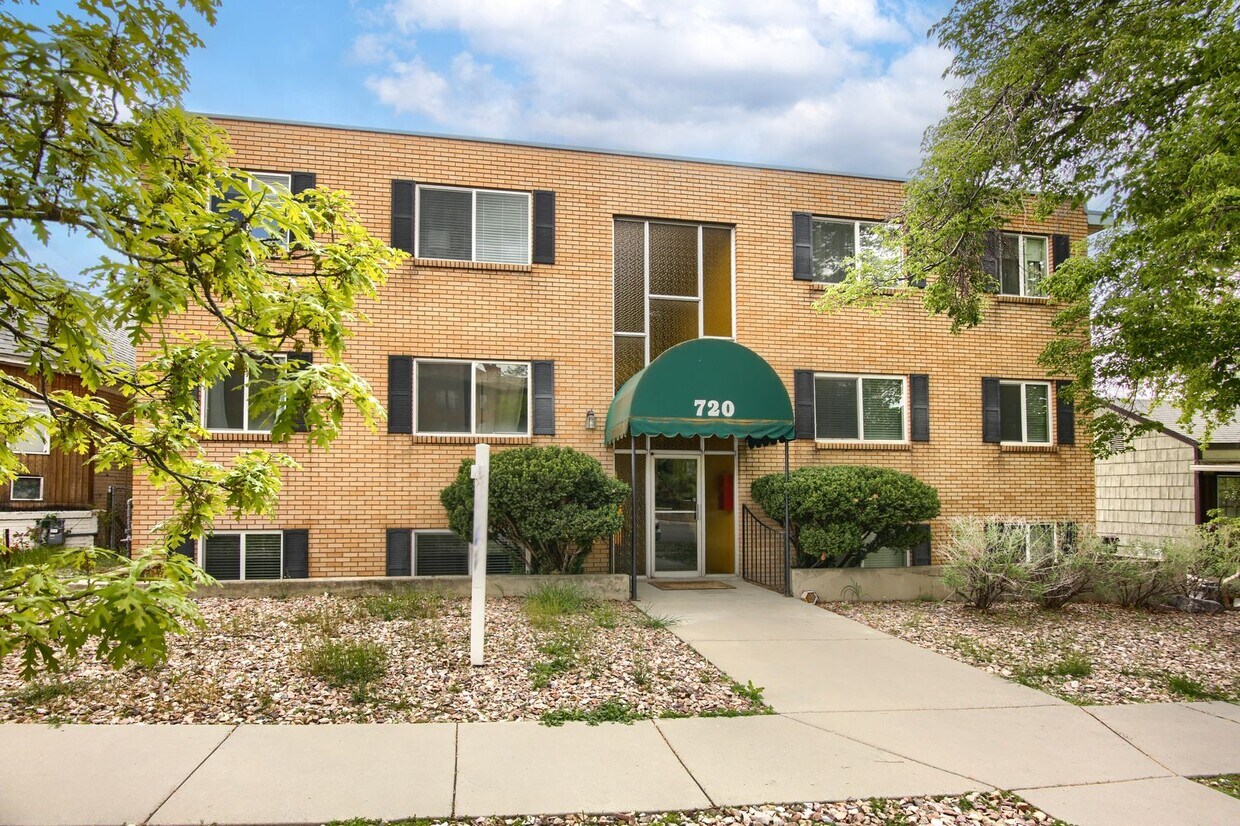 Foto principal - Stunning Condo Unit In Prime Location!