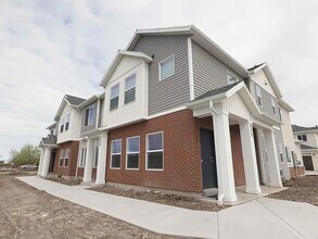 Building Photo - 571 W 1120 N