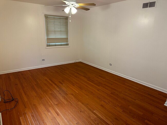 Building Photo - 360 Prairie Ave