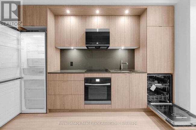 Building Photo - 60 Central Park Roadway