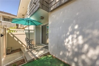 Building Photo - 714 Oakmont Ave