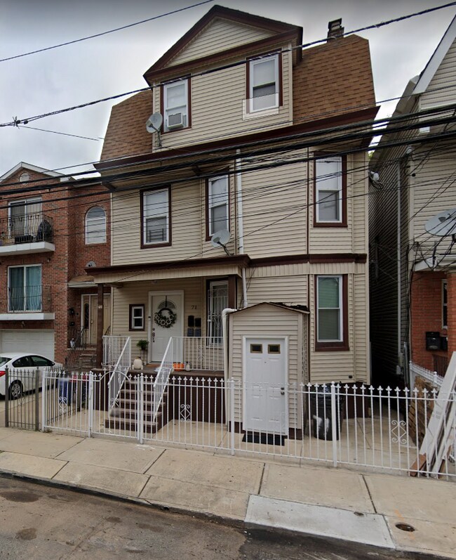 Building Photo - 71 Delavan Ave