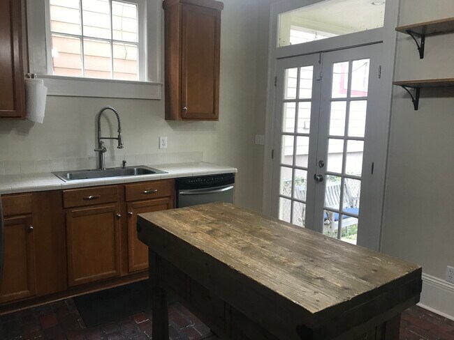 Kitchen - 4436 General Pershing St