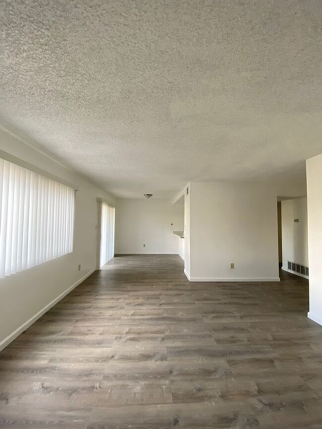 Foto del edificio - Completely Remodeled Colton Condo in Gated...