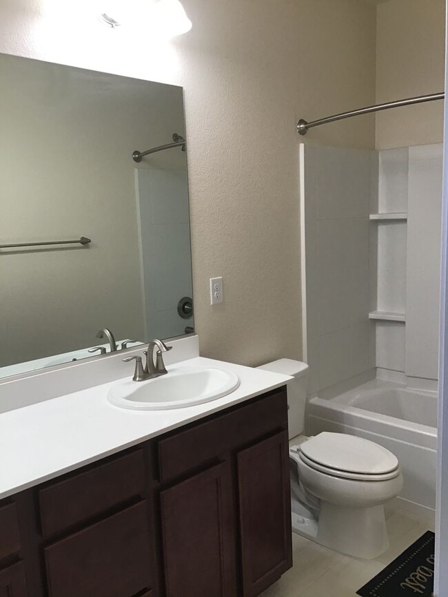Foto del edificio - Beautiful Arbor Villas Townhome