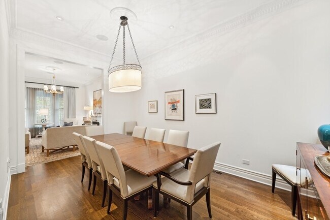 Foto del edificio - 2235 N Burling St