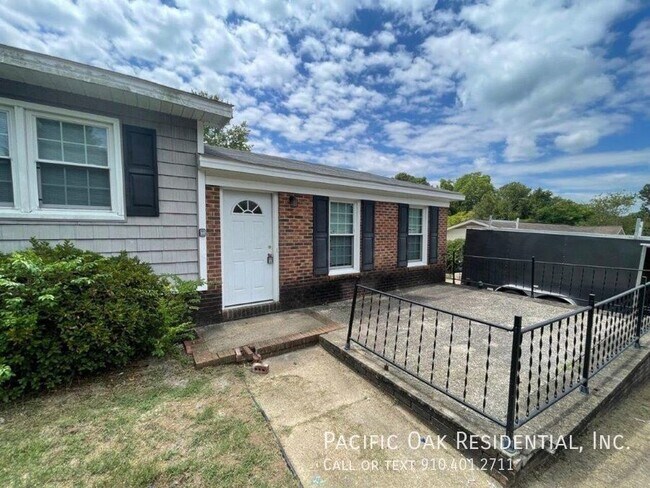 Foto del edificio - BELOW MARKET RENT!