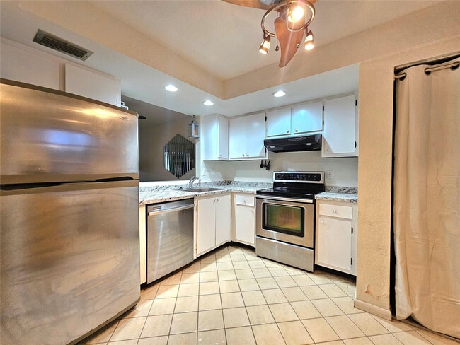 Building Photo - 1460 NW 80th Ave