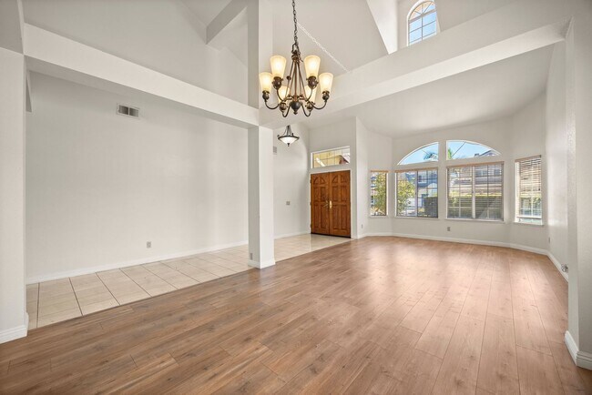 Foto del edificio - Beautiful Updated Corner Lot 3 Bed 3 Bath ...