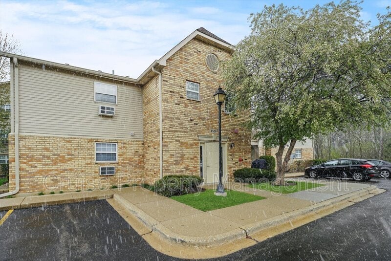 1520 W Sand Bar Ct Unit 1B, Round Lake Beach, IL 60073 Condo for Rent