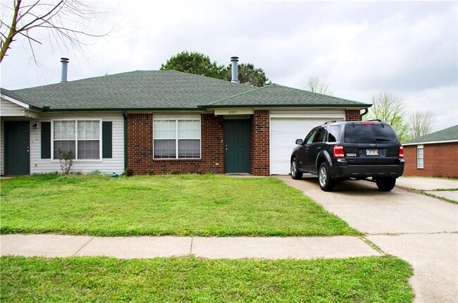 Building Photo - 1297 N Boxley Ave