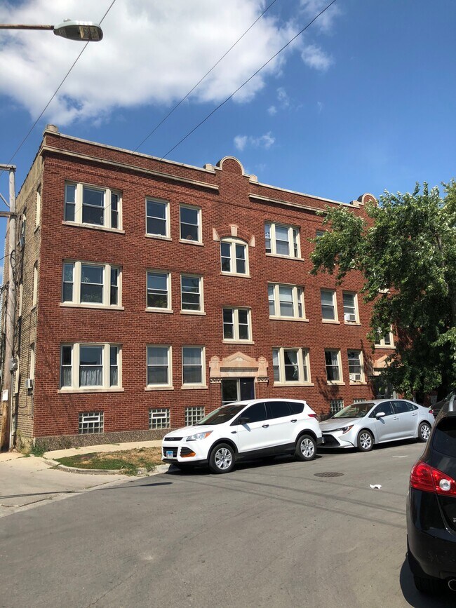 Building Photo - 5964 N Paulina St