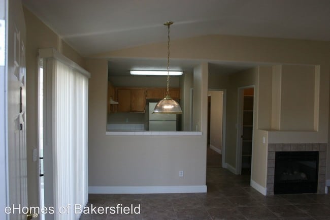 Building Photo - 4404 Pebble Creek Dr