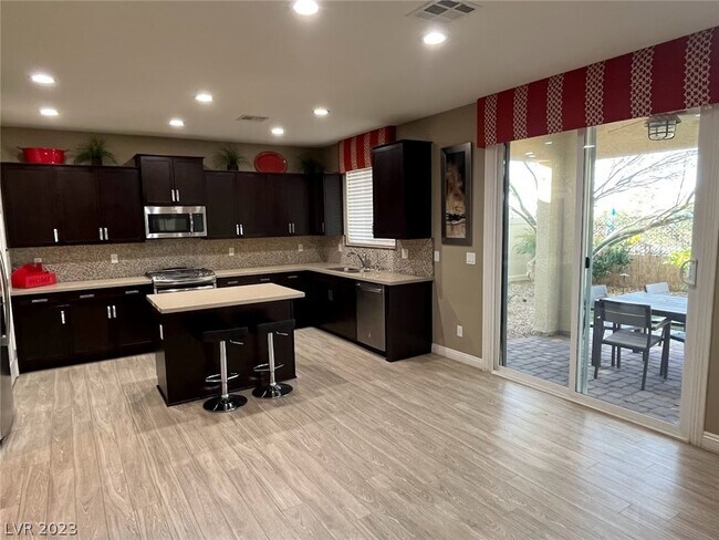 Building Photo - 7025 Solana Ridge Dr