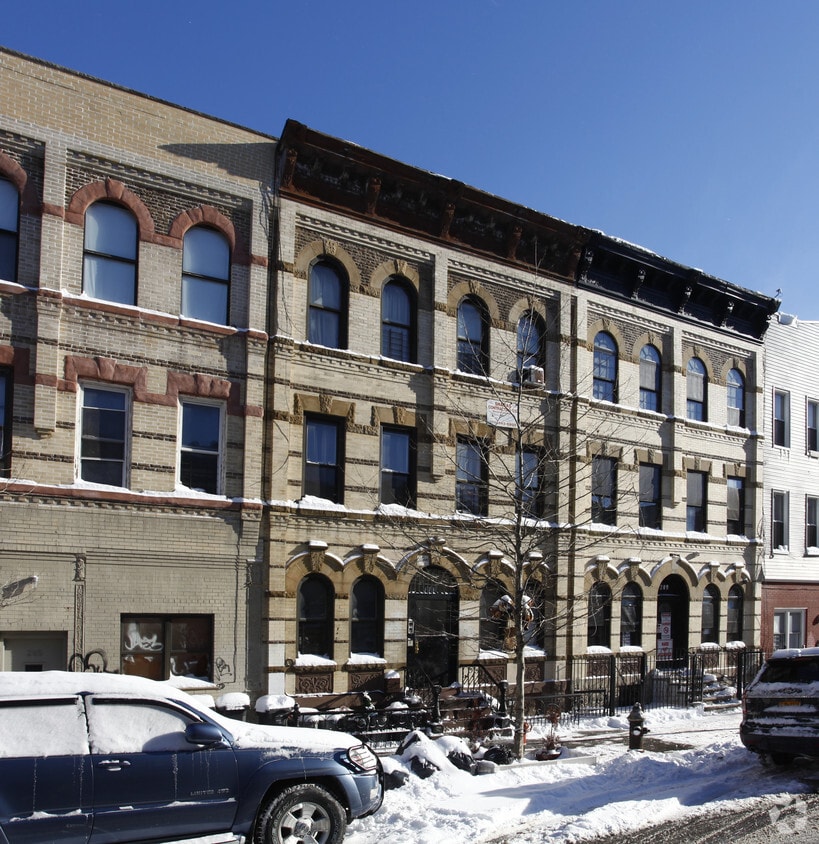 Foto principal - 207 Irving Ave