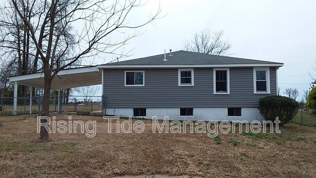 Building Photo - 424 2nd St