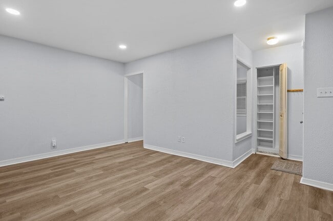 Building Photo - 321 Hospital Dr