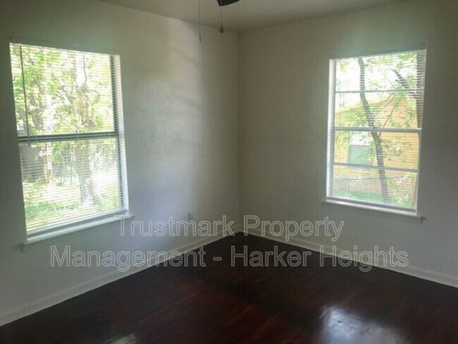 Building Photo - 300 N 10th St