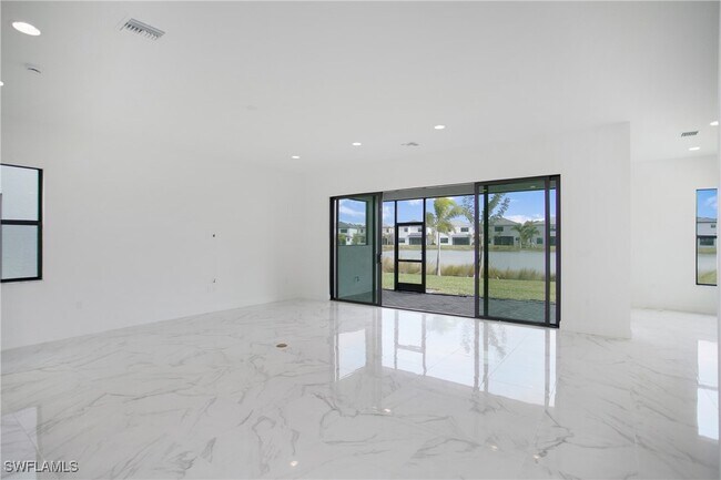 Foto del edificio - 20195 Ainsley St