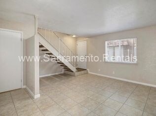 Building Photo - Nicely Updated 2bd/1.5ba Duplex near Power...