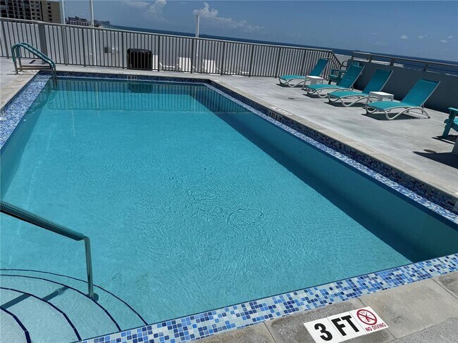 Foto del edificio - 400 N Surf Rd