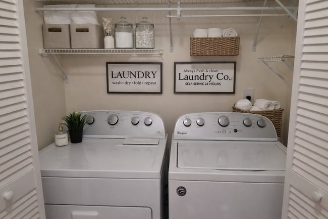 Building Photo - Beautiful Winter Park 2/2 Condo on the first floor x Rent in front of Full Sail !