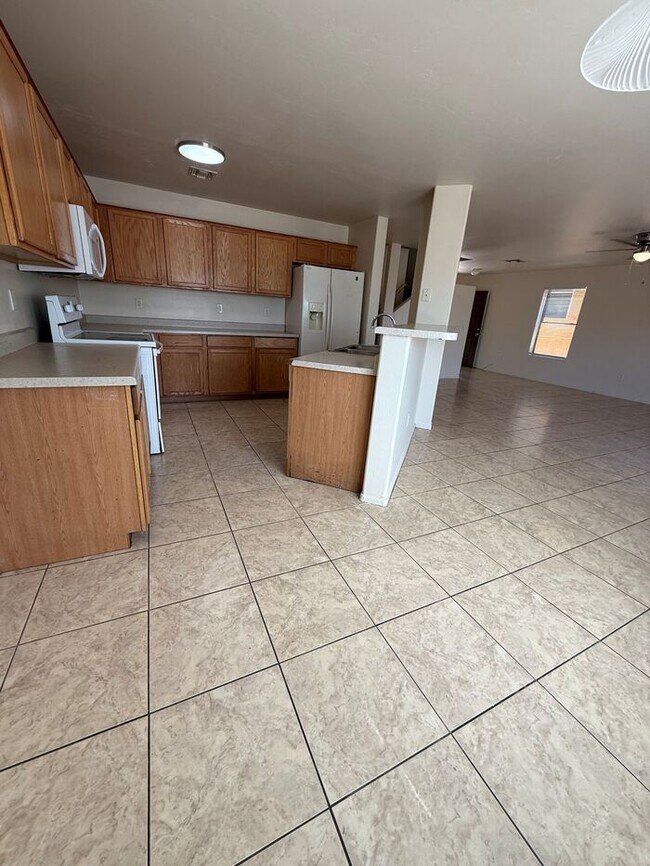 Foto del edificio - House For Rent