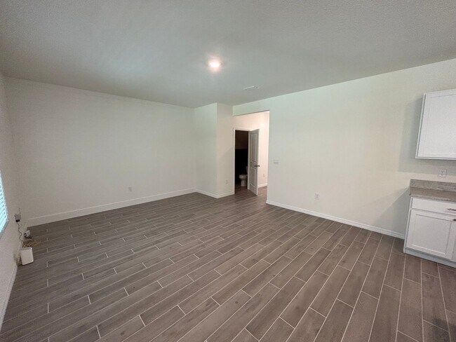 Building Photo - 4695 SW 51st Dr