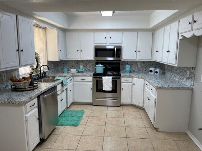 Building Photo - Remodeled , modern and lots of New in Moor...