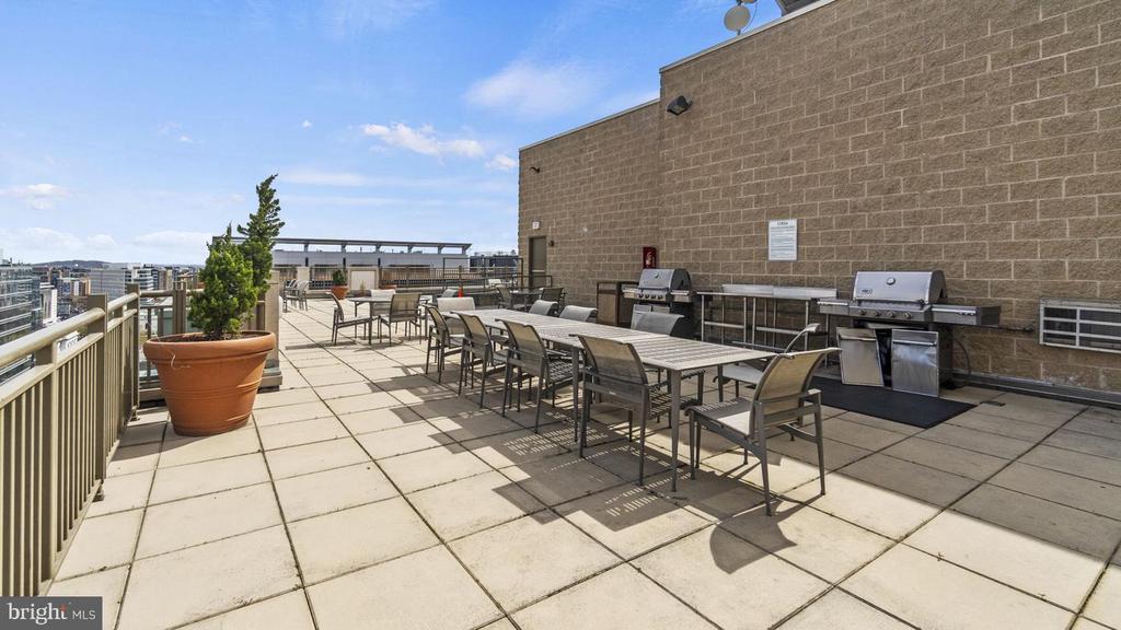 Building Photo - 1150 K St NW