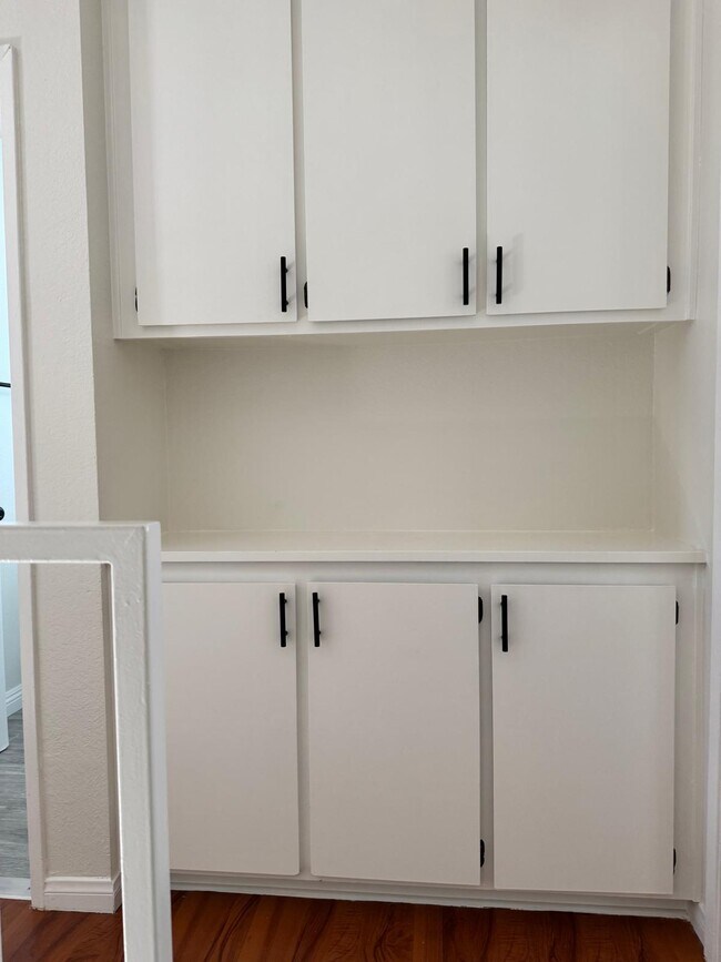 Linen Storage - 1243 W 164th St