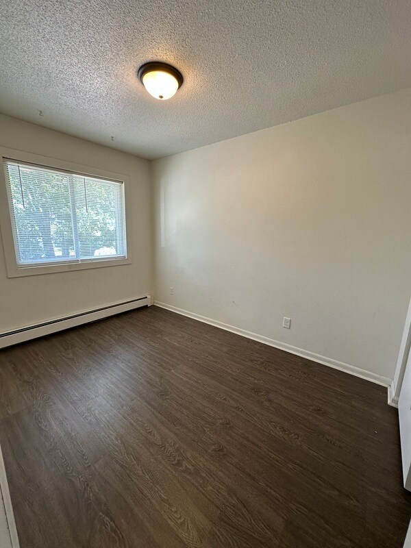 Building Photo - 1465 Meadowview Dr