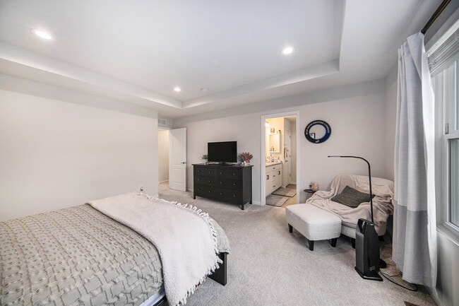 Building Photo - 882 Groveland Cir